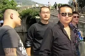 昆明“恶霸”孙小果，被判死刑当天，与哥哥道别却崩溃痛哭图片