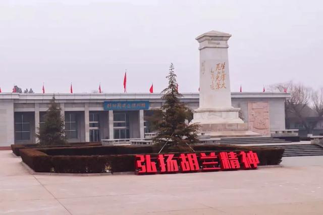 这就是革命烈士刘胡兰亲妹的真实样貌,和刘胡兰神似,罕见老照片