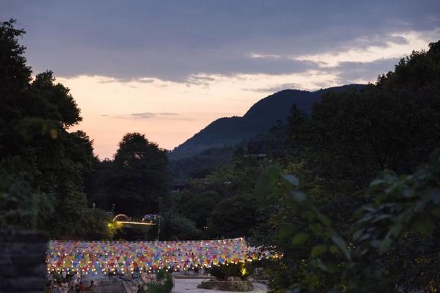 金佛山邀重庆工业职业技术大学（南川校区）全校师生解锁山水美景~