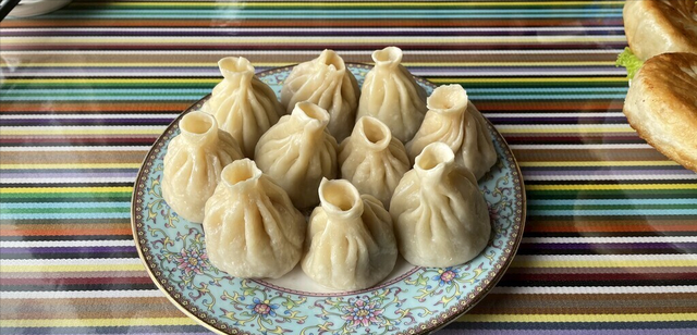 拉萨十大必吃美食，领略高原风味的文化与味觉交响！