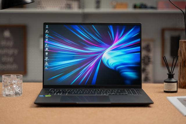 华硕无畏Pro16 2025体验分享：一本全能，年轻人的多场景搭子