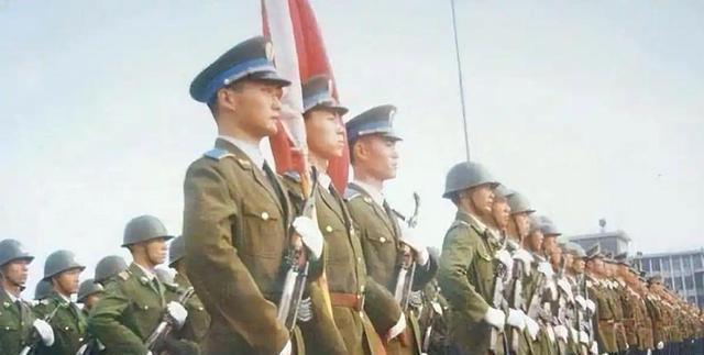 阅兵出现重大失误？导弹挂反、字打错，央视曝真相，涉及82名英烈