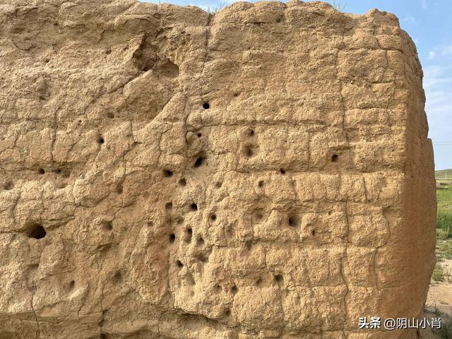 达茂旗达尔罕、百灵庙、乌克忽洞，固阳银号、忽鸡沟田野考察笔记