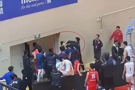 单纯劝架也挨揍！四川野球场爆发冲突，常规赛MVP都被打图片