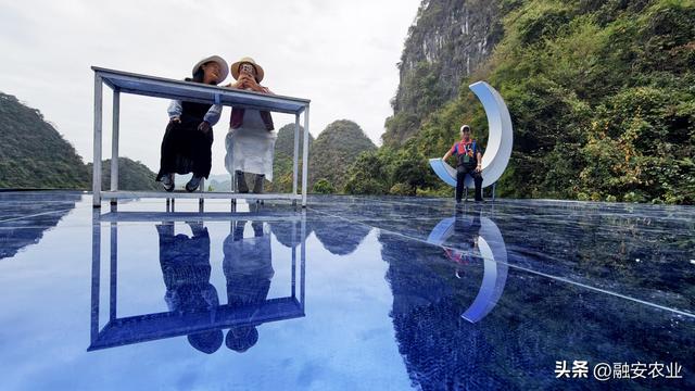 广西融安：秋高气爽引客来