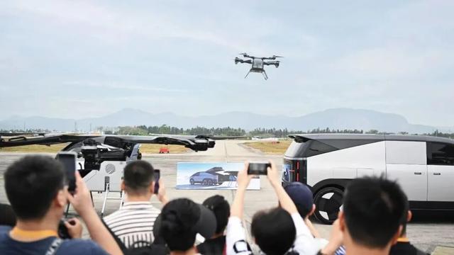 低空经济上“交强险”，万亿市场如何系好“安全带”？