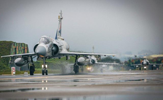 巴基斯坦遭痛击，防长宣布战争状态，南亚将再临火药桶时刻？