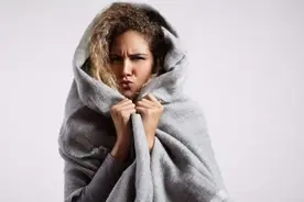 虚寒体质必杀技！金鸡独立180秒挑战，7天脚底发烫 肾气重返青春态图片