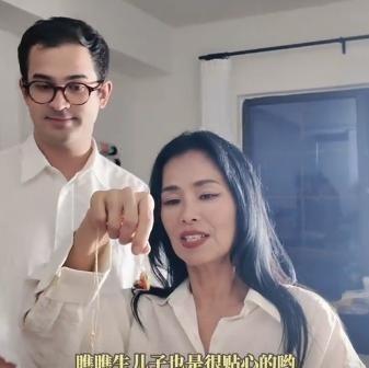 62岁韦唯现状：脊柱断裂已恢复，前夫已死，两个混血儿子回国相伴