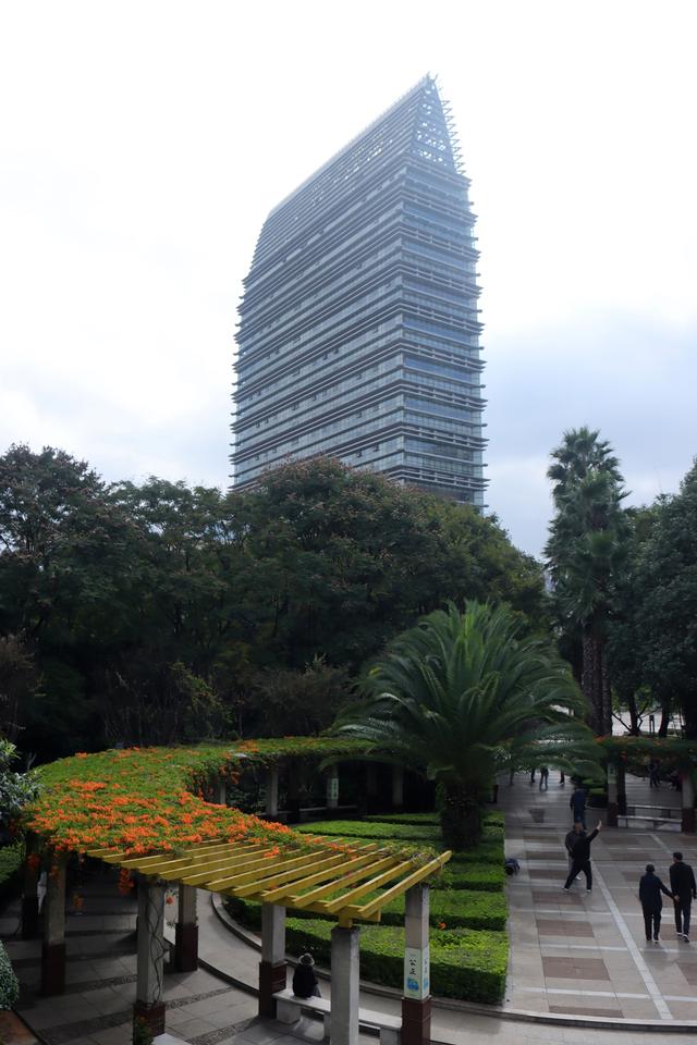 昆明的空中栈道建设是一个极好的构思