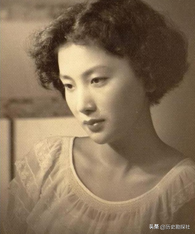 70年代，夏梦等人的罕见合影，她美得无可挑剔，堪称绝代佳人