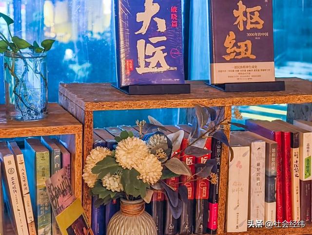 探秘中山路 286 号！奇点书集：双层秘境，多元业态焕文艺
