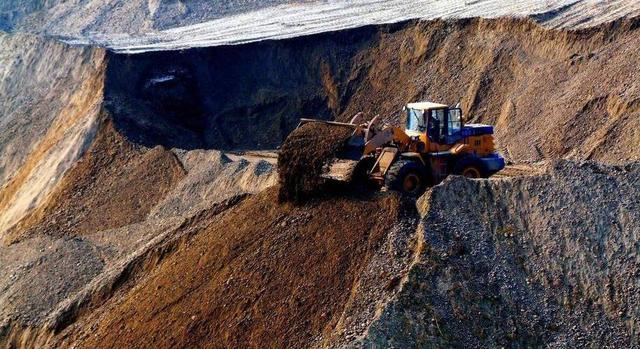 特朗普向全球发出通牒：180天内必须对中国动手，不配合就加税