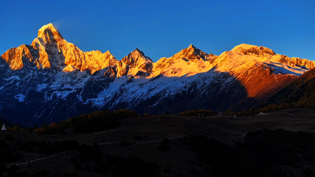 四姑娘山的一天，是光影的诗篇