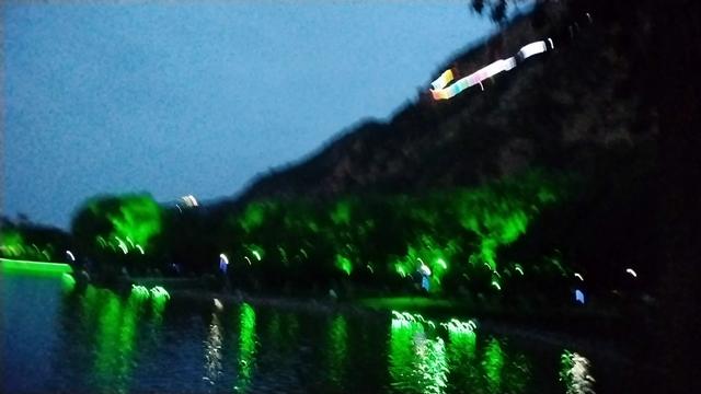 夜色中的水上公园
