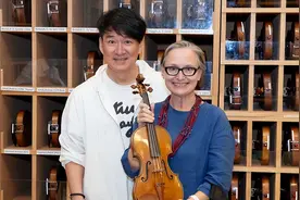 周华健与美国妻子被嘲像母子：结婚38年，一直被劝离图片