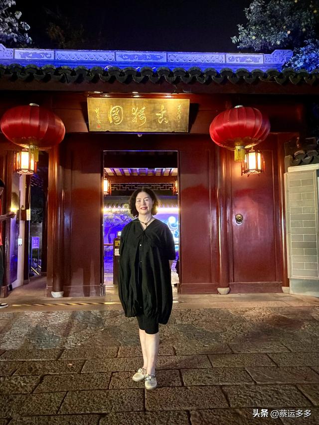 夜游上海古猗园，夜景璀璨迷人