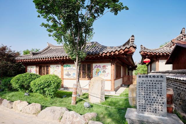吉林白山千年崖城风景区，建筑充满朝鲜民俗风，让人一秒穿越千年