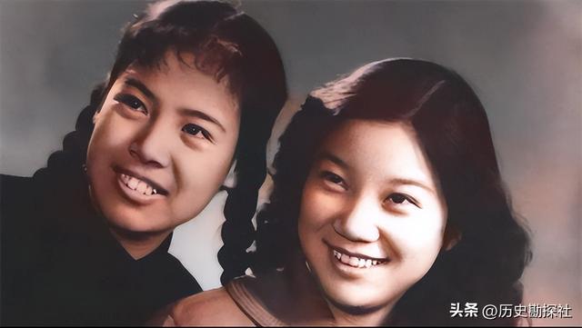 毛岸青81岁生日时的全家福，两个妹妹前来贺寿，儿媳刘滨体贴蹲着