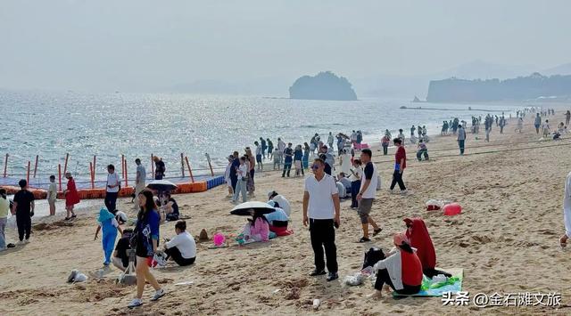 长假前两天，金石滩各景点活动多人气旺