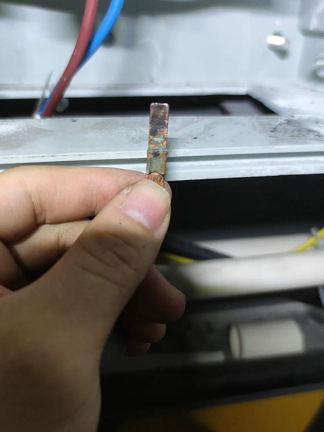 安装了半年不到烧零线？被人做局了？