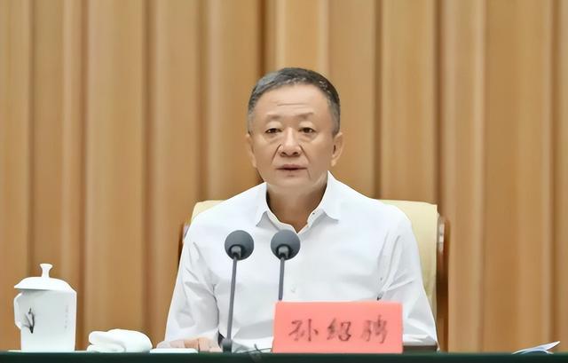 卸任1个多月后，辽宁省委原书记郝鹏、内蒙古自治区原党委书记孙绍骋，新职明确