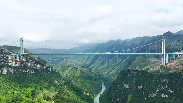中国建成世界第一高桥，引起美国内讧，议员怒喷：我们只会搞破坏