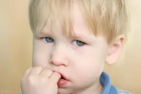 咬指甲的孩子，后来都怎么样了？研究发现：逃不过这5种结局！图片