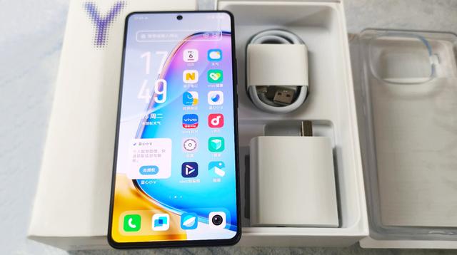 国产vivo新款套娃机：搭配好用的橘子5.0系统，还有7620mah大电池