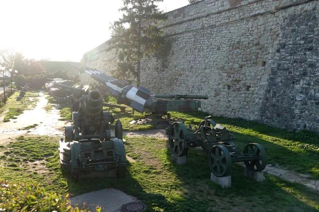 塞尔维亚，一座被轰炸过78天的城市的新生，贝尔格莱德一日游记