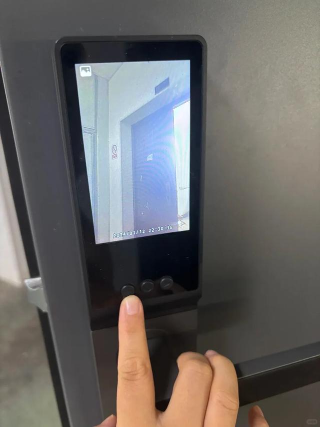 我把机械锁换成指纹锁，终于摆脱了钥匙噩梦！这些区别太真实！