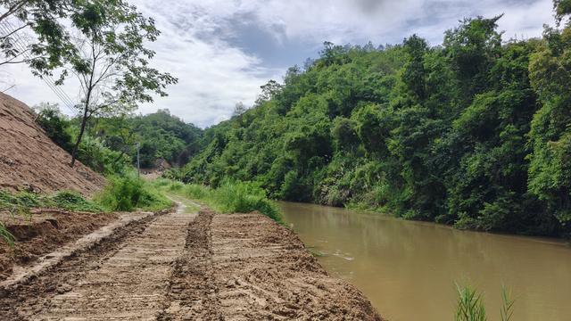 上当了！玩水挖沙捞鱼露营“宝藏地”，荷泗长潭水电站原来这样的