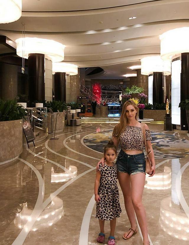 河北小伙娶小12岁乌克兰绝色美女，结婚11年后，妻子出轨波兰农民