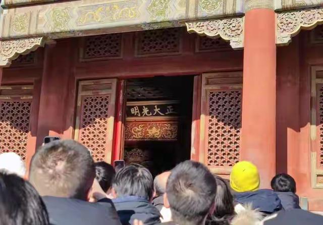 冬至这天	，故宫5条金龙护佑，正大光明现奇观