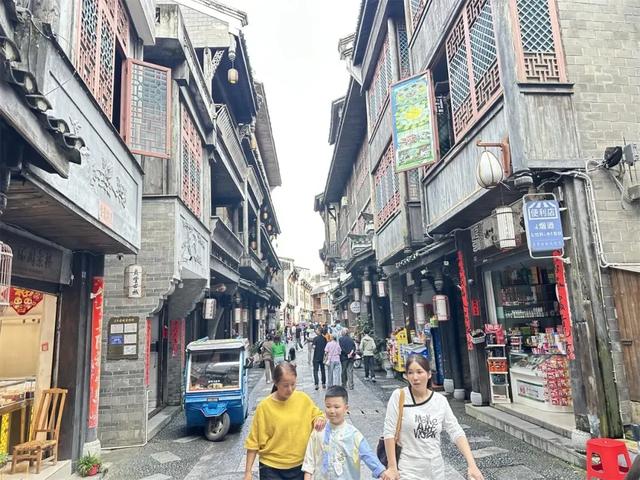 贞丰：世界第一高桥引爆国庆中秋假期旅游