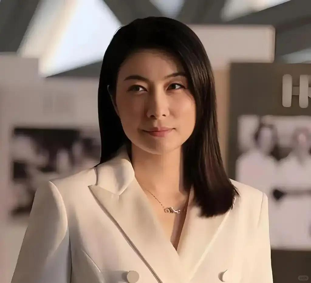 终于等到这天！官媒发文	，高调官宣44岁郭晶晶喜讯，霍震霆说对了