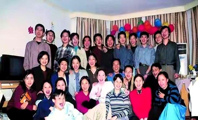 马云马嫂罕见同框！网友狂夸旺夫天花板，她凭啥成马云底气？