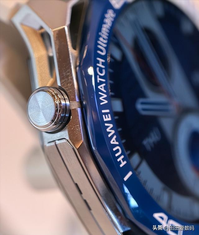 HUAWEI Watch Ultimate 2 支持 150 米潜水及 eSIM