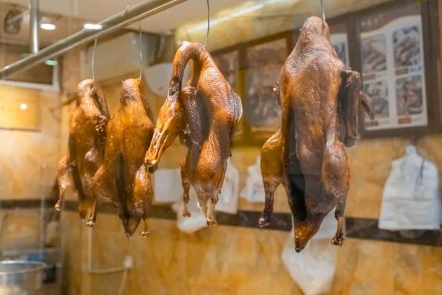 黄了！彩了！1h刹拢成都最近赏秋地，徒步拿奖牌、邂逅古寺银杏！老街美食好吃惨！