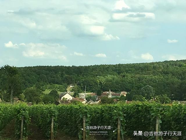 游子的日常生活打卡：法国秋天的田园风光4-欧式河畔小镇