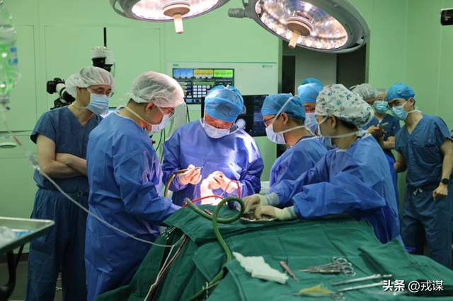 北京大叔用意念操控游戏？中国脑机接口，比科幻片还炸！