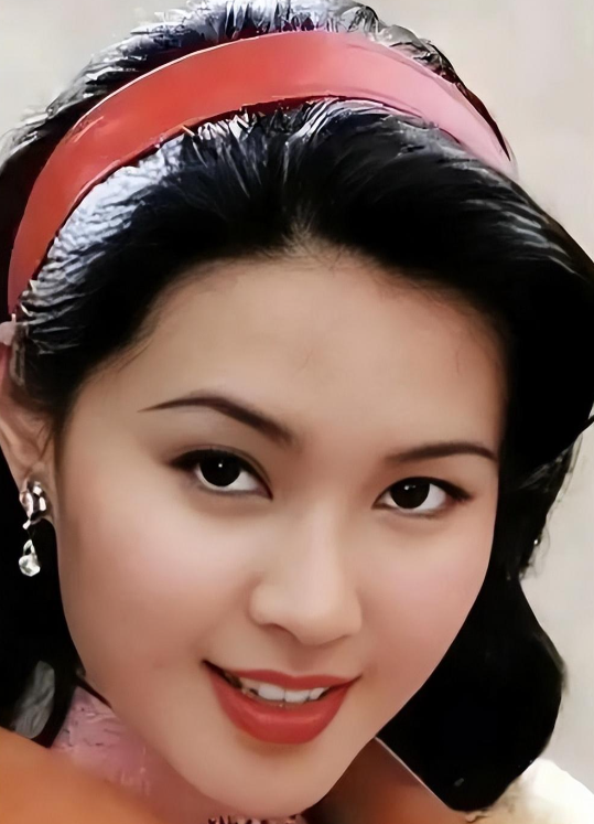 恋爱脑下场是真惨！从春晚主持人到养不起孩子的妇女，她咎由自取