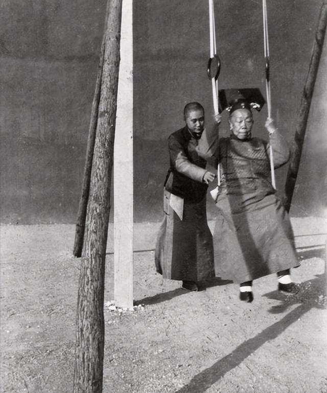 根本不算男人！清朝太监回忆：妃子洗澡不用手和避讳太监，侮辱人