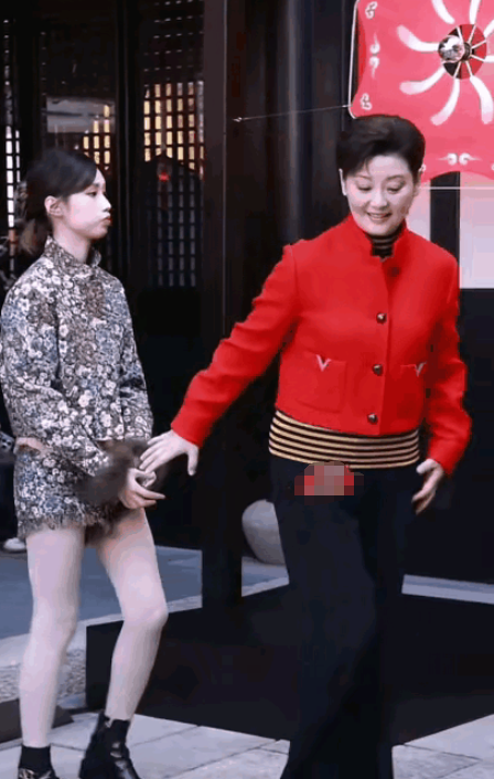 演都不演了！离婚谣言澄清后，冯小刚亲手撕下徐帆的“体面”