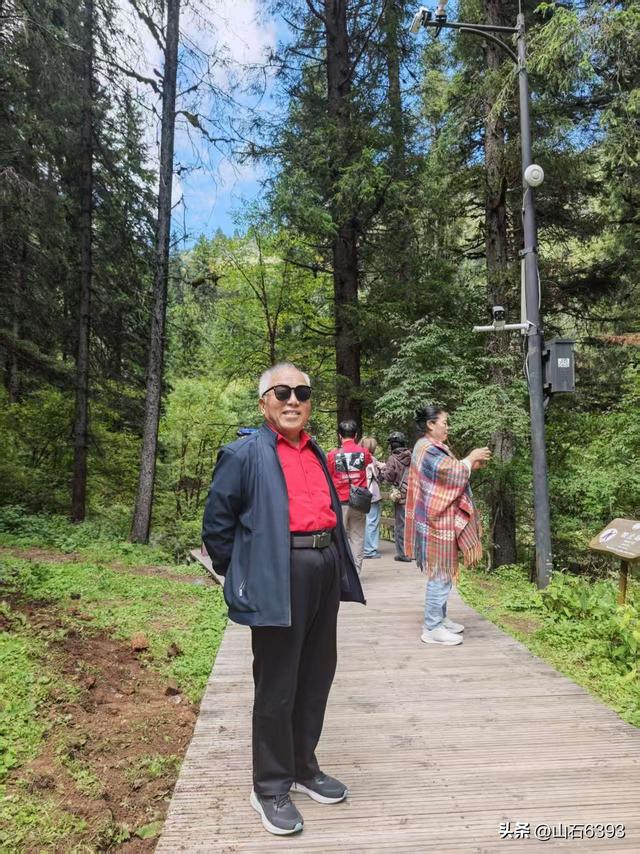 丁怀华：《大美川府行 大爱祖国情》