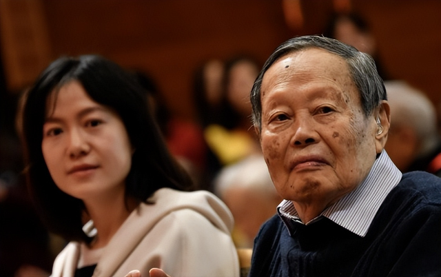 人走茶凉！杨振宁去世5天，老夫少妻的残酷现实就体现的淋漓尽致