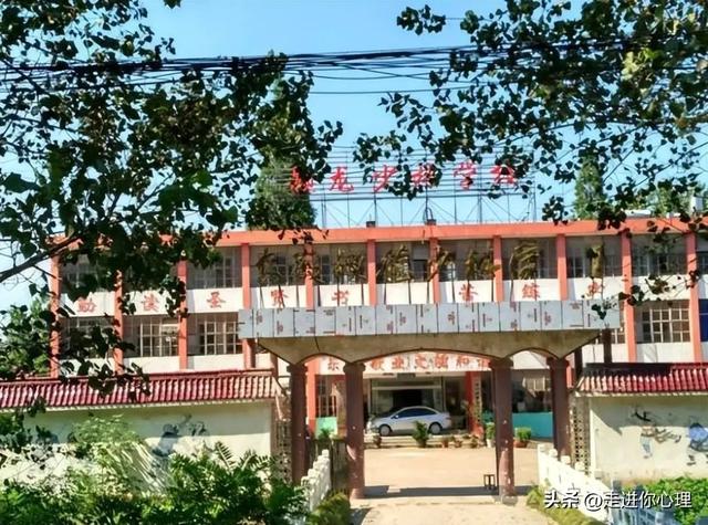 释永信塌房后，家人藏不住了！大哥开武校，二哥住豪宅，四弟出家