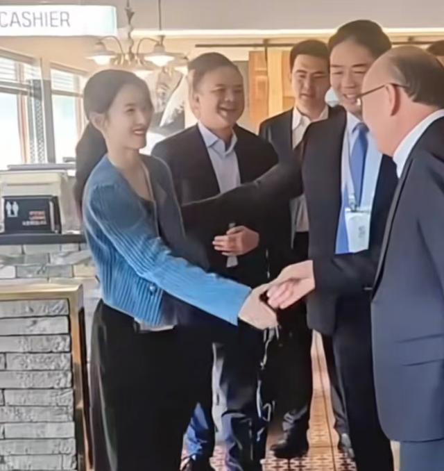 婚变风波48小时后，刘强东不再沉默！坦言“在老婆面前没了自信”