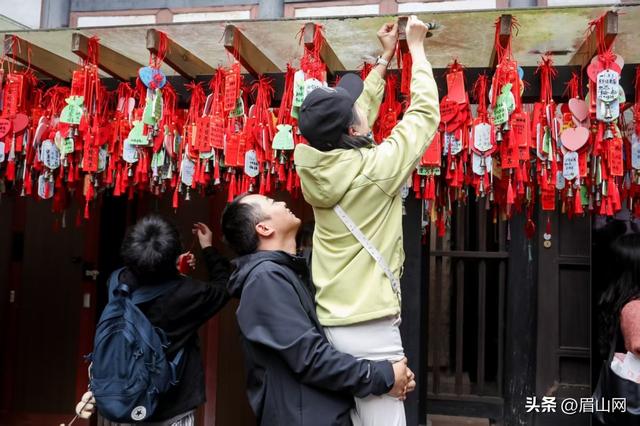 东坡文化牵线 文旅融合生金 ——记“2025长江之恋 三城有囍——‘嘉唐’千里婵娟·缘起东坡”活动