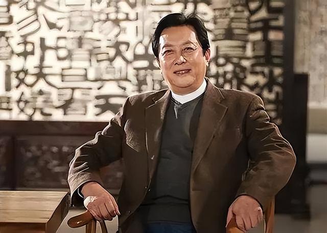 没想到，73岁唐国强受邀观礼阅兵刚一个月	，竟再令所有人刮目相看